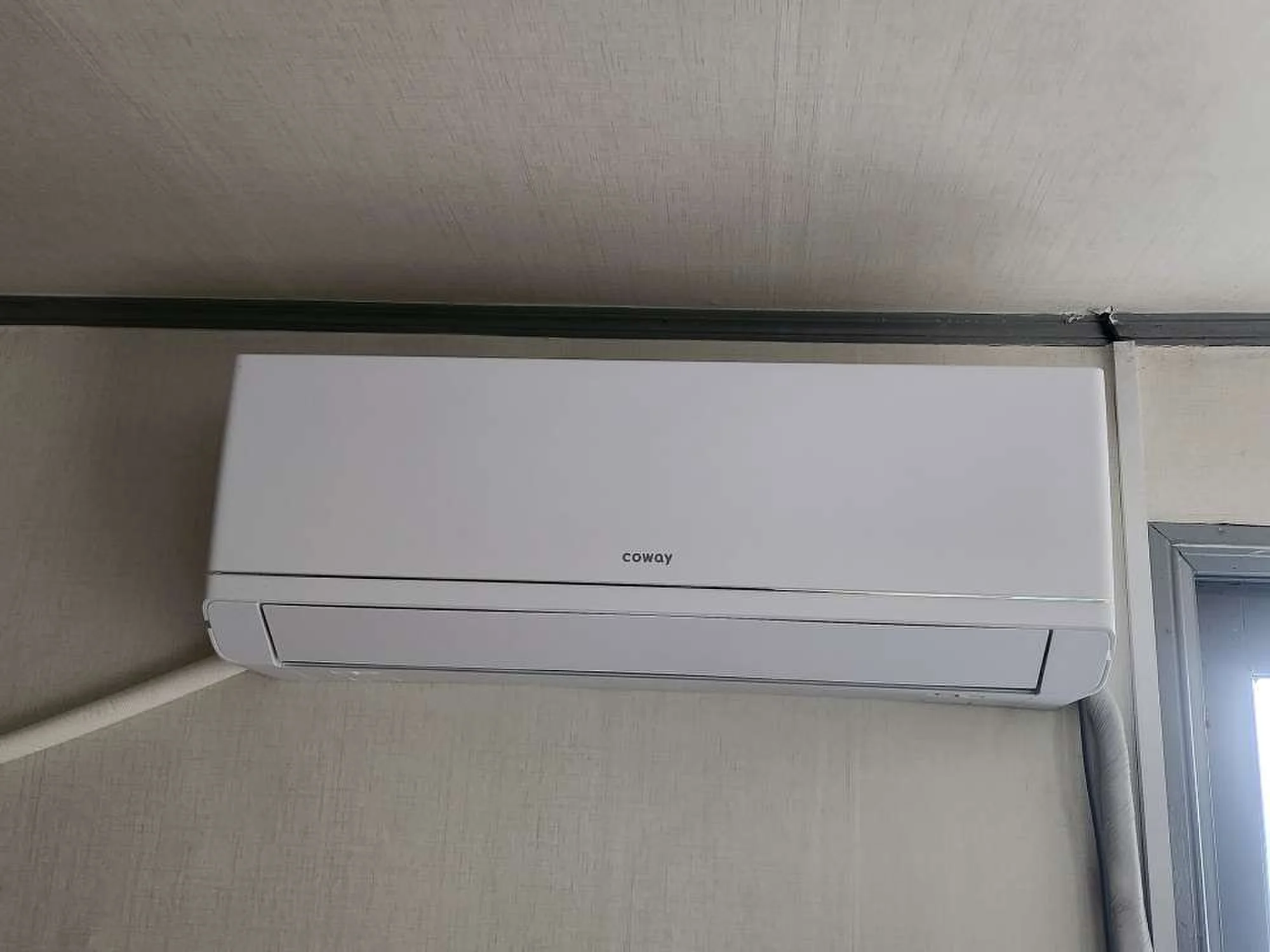 일산동 코웨이 벽걸이에어컨 10평형 설치사례